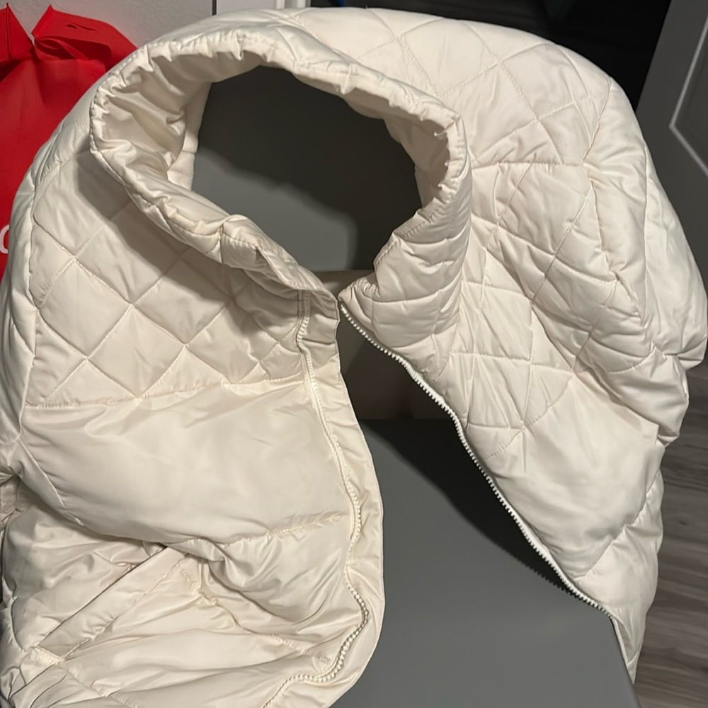 Women’s winter jacket, cream color size extra large